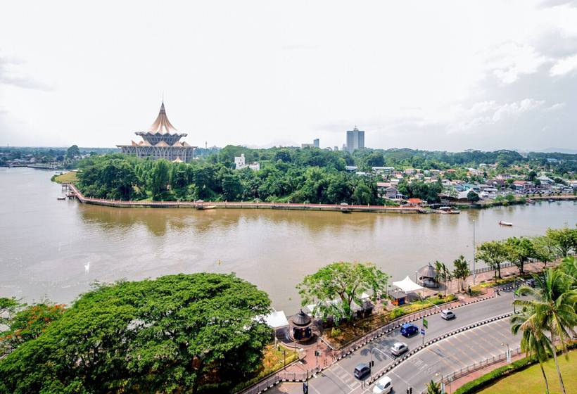 هتل Hilton Kuching