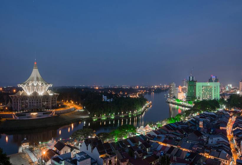هتل Hilton Kuching