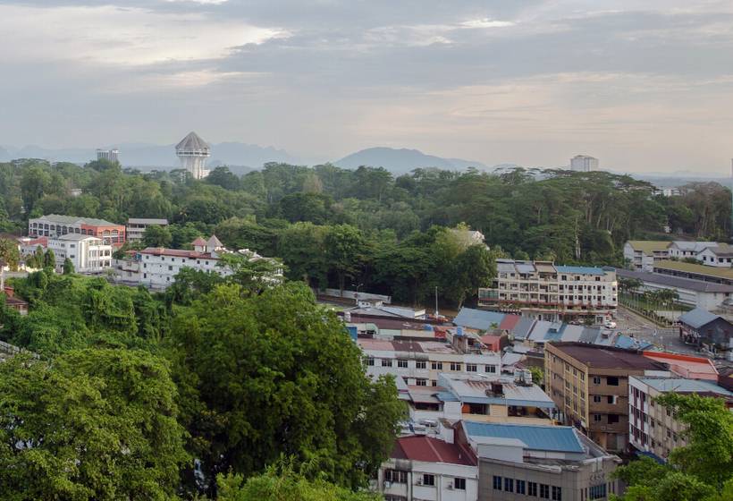 هتل Hilton Kuching