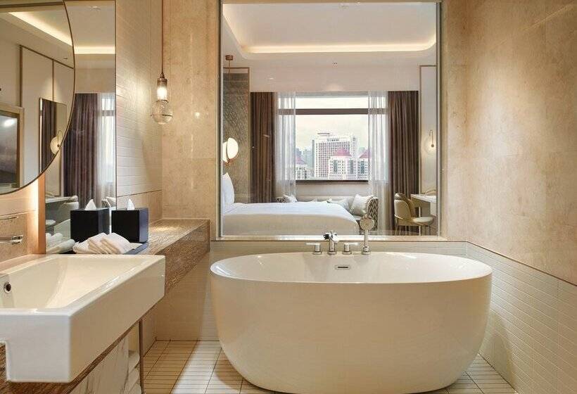 هتل Hilton Petaling Jaya