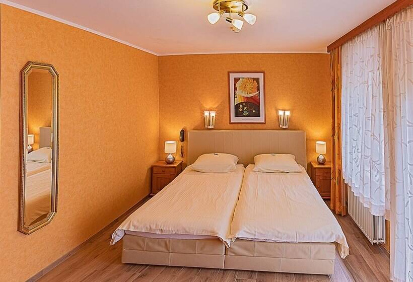 هتل Hostellerie Val Fleuri