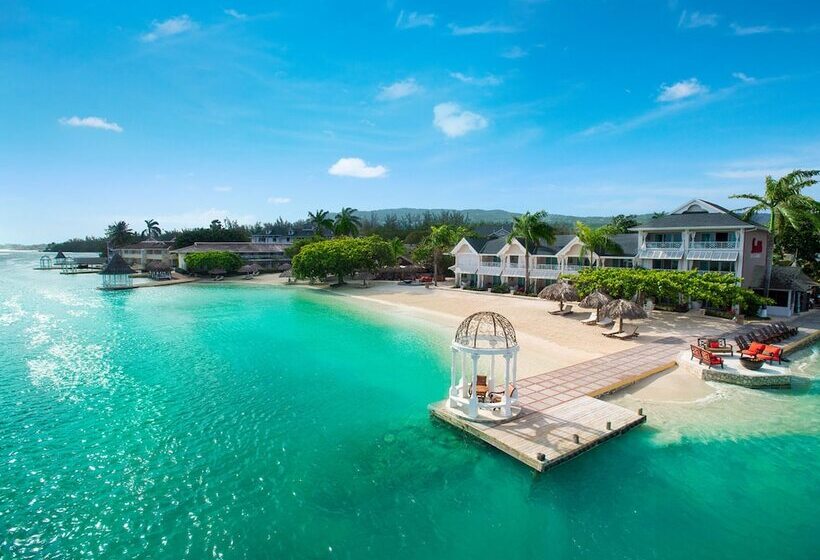 هتل Sandals Royal Caribbean Resort & Private Island  Couples Only