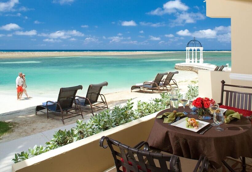 هتل Sandals Royal Caribbean Resort & Private Island  Couples Only