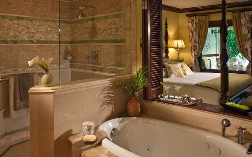 هتل Sandals Royal Caribbean Resort & Private Island  Couples Only