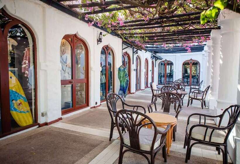 בית מלון כפרי Serena Beach Resort & Spa