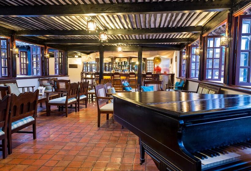 בית מלון כפרי Serena Beach Resort & Spa