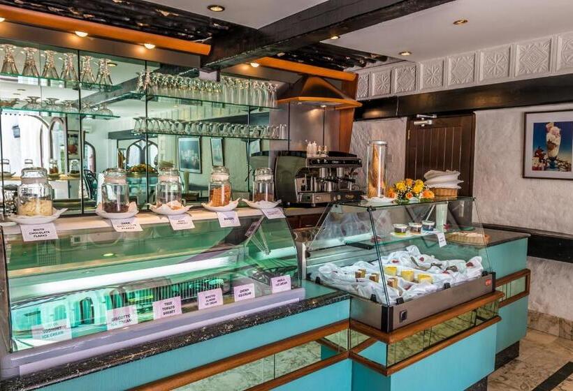 בית מלון כפרי Serena Beach Resort & Spa