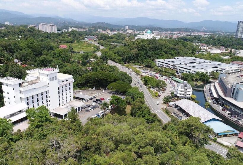 فندق The Palace  Kota Kinabalu