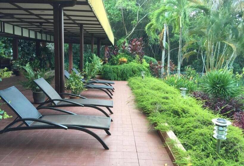 استراحتگاه Mersing Merlin Inn