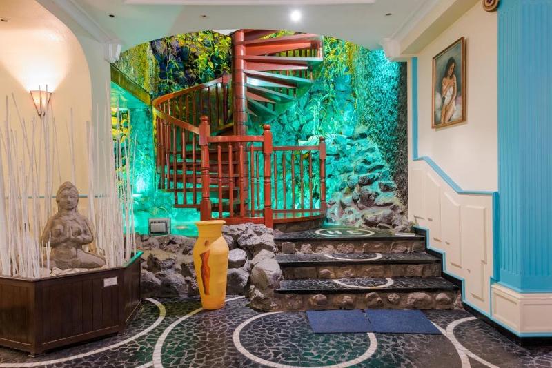هتل Hôtel Colbert   Spa & Casino