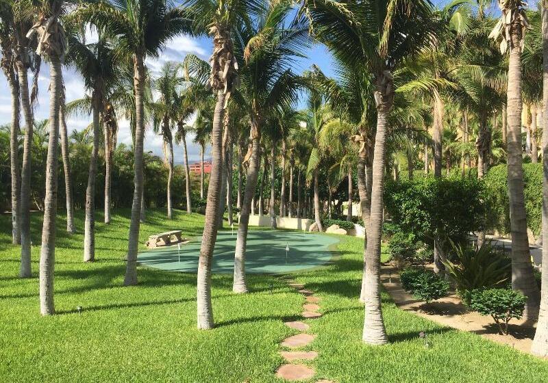 هتل Hacienda Beach Club & Residences