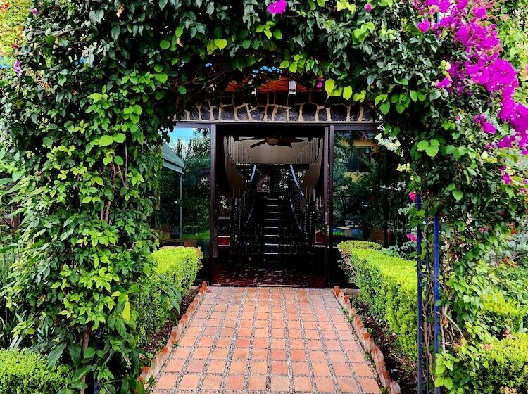 هتل Hacienda De Las Flores