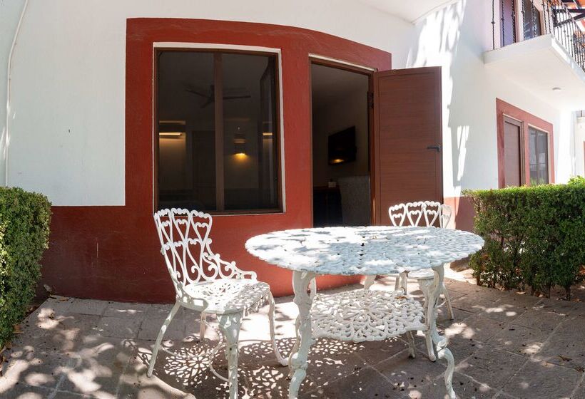 هتل Hacienda Jurica By Brisas