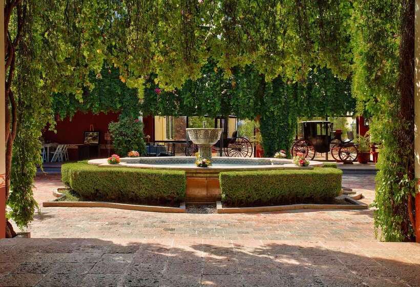 هتل Hacienda Jurica By Brisas
