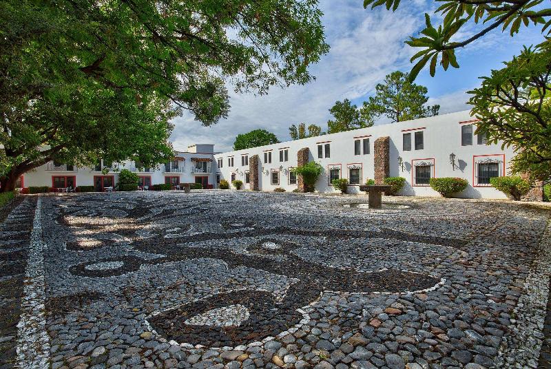 هتل Hacienda Jurica By Brisas