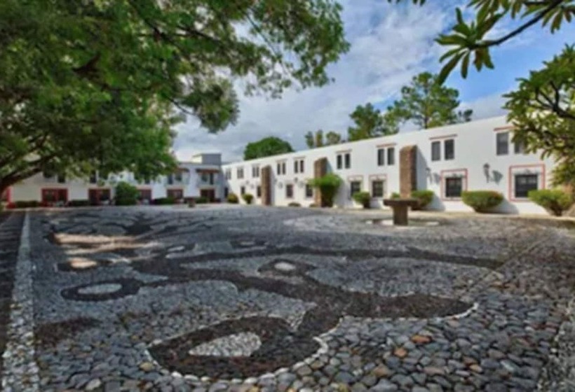 هتل Hacienda Jurica By Brisas