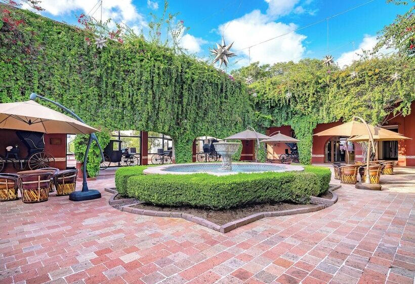 هتل Hacienda Jurica By Brisas