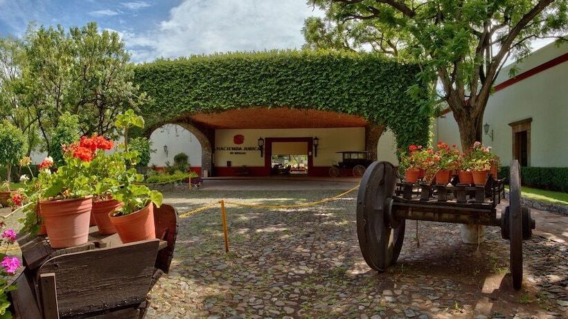 هتل Hacienda Jurica By Brisas