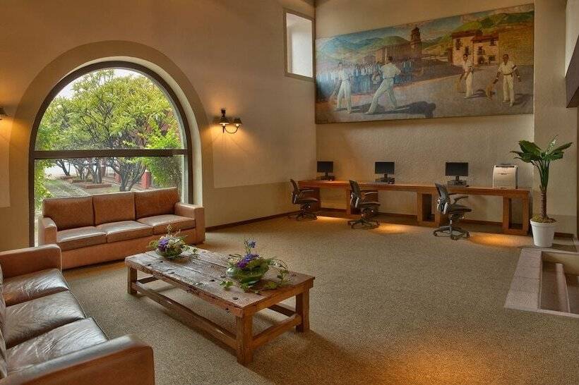 هتل Hacienda Jurica By Brisas