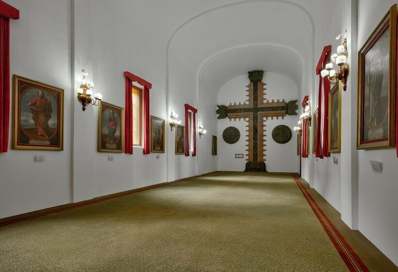 هتل Hacienda Jurica By Brisas