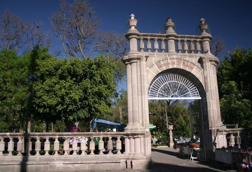 هتل Medrano Temáticas And Business Rooms Aguascalientes