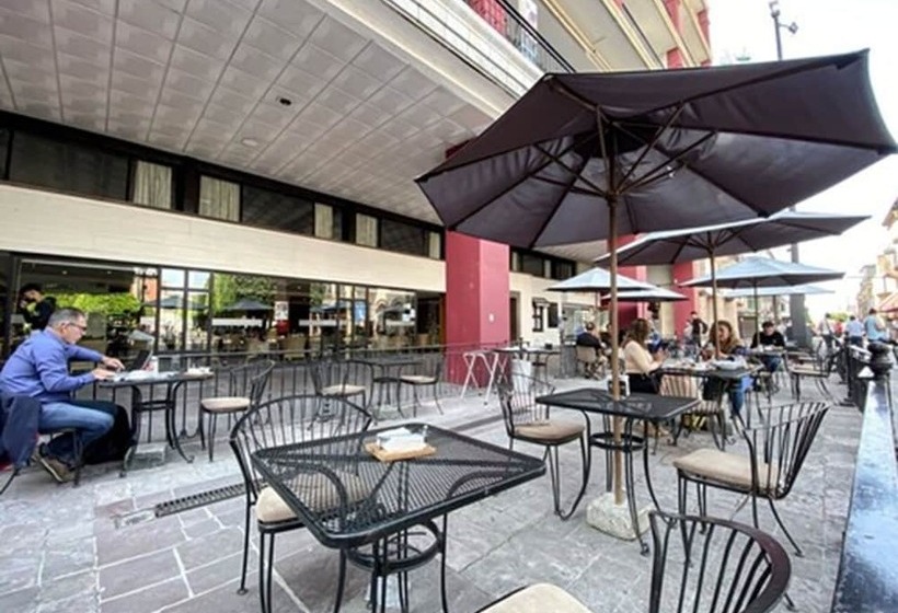 هتل Ramada Plaza By Wyndham Leon