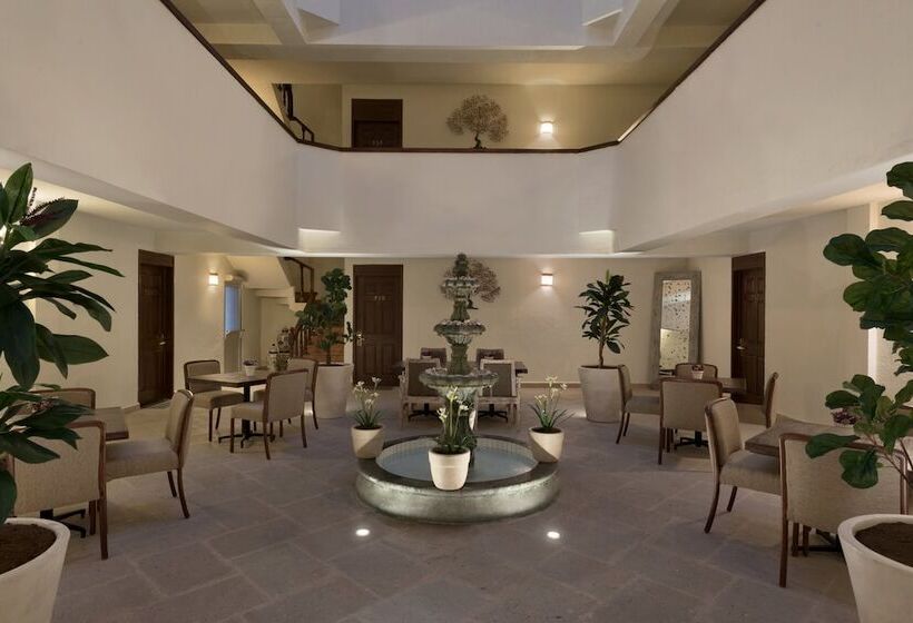 هتل Ramada Plaza By Wyndham Leon