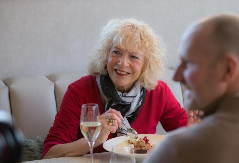 Beach Hotel I Kloeg Collection