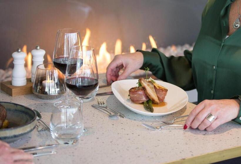 Beach Hotel I Kloeg Collection