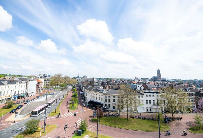 هتل Haarhuis