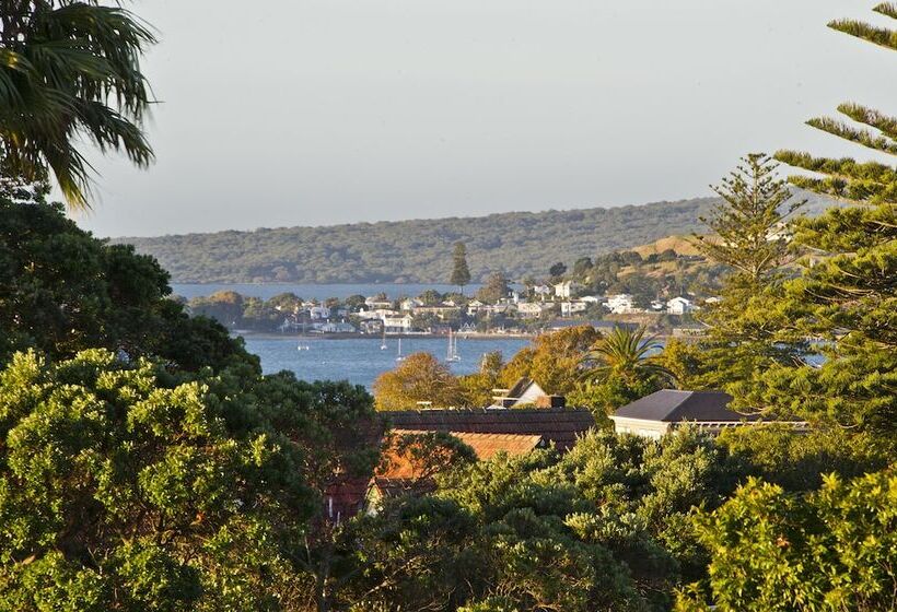 The Parnell Hotel & Conference Centre