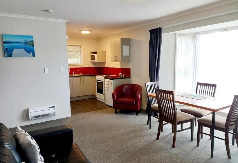 Academy Lodge Motel