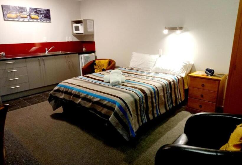 Academy Lodge Motel
