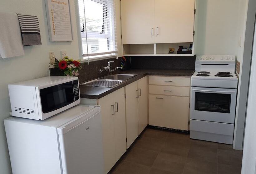 Courtesy Court Motel