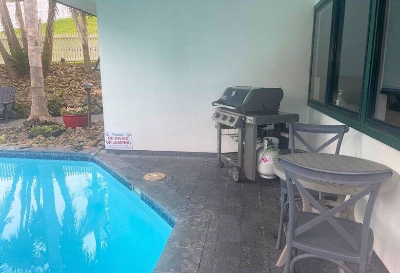 هتل Cheviot Park Motor Lodge