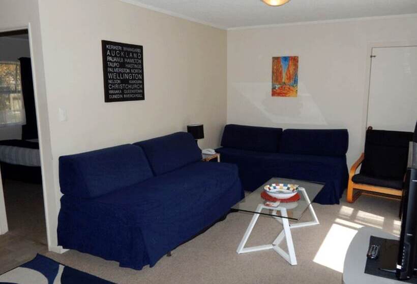 هتل Cheviot Park Motor Lodge