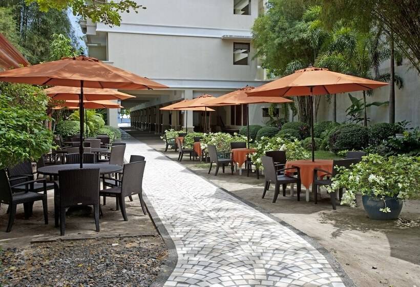 Hotelli Costabella Tropical Beach