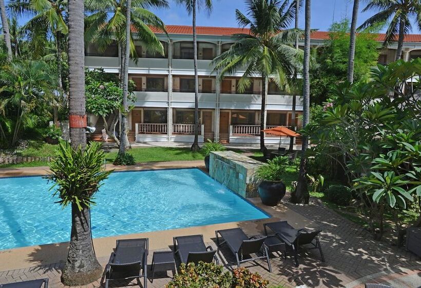 Hotelli Costabella Tropical Beach