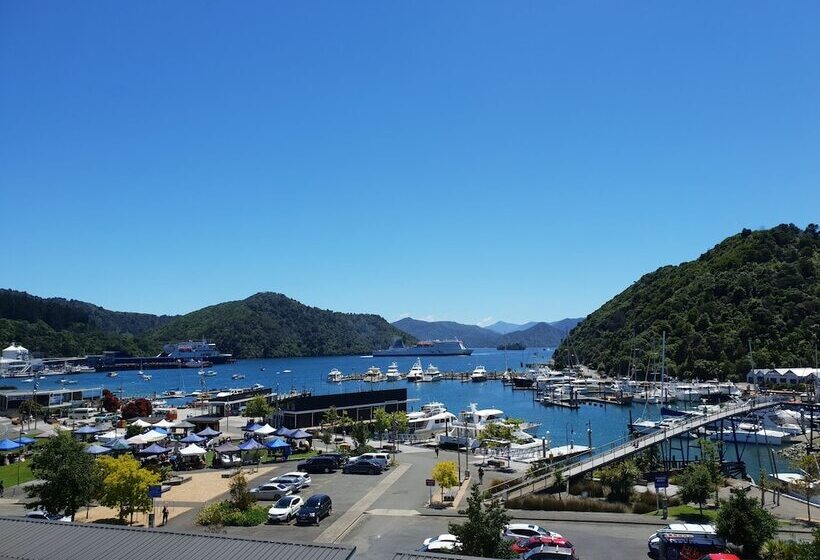 هتل Picton Yacht Club