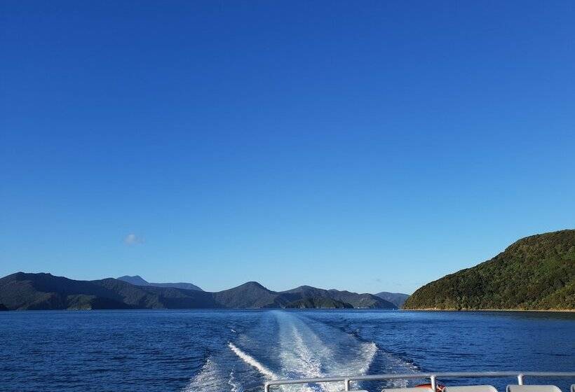هتل Picton Yacht Club