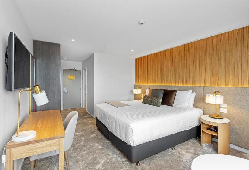 Elms Christchurch, Ascend Hotel Collection