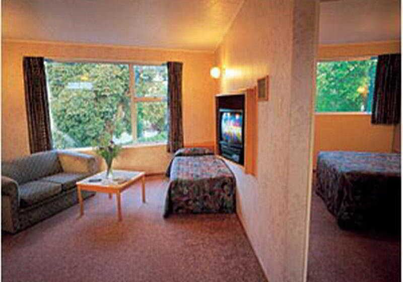 هتل Quality Inn Collegiate