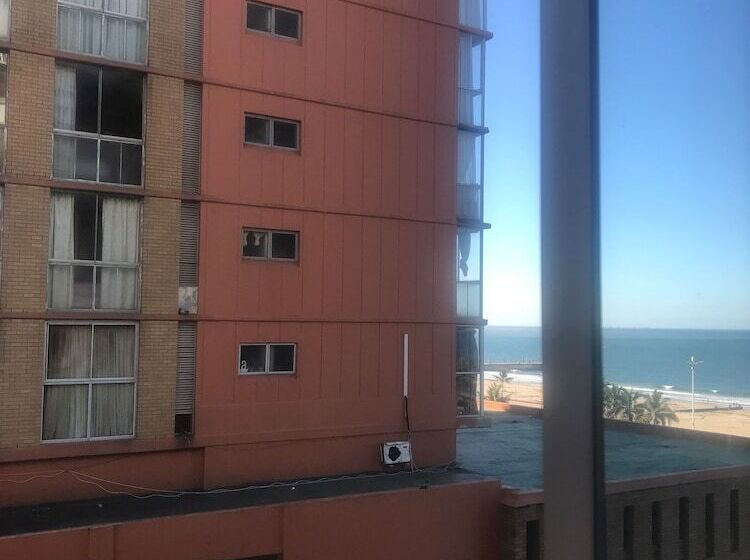 Hotelli Gooderson Tropicana