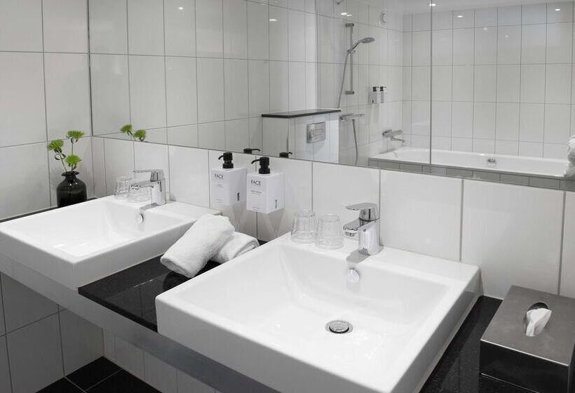 هتل Scandic Crown