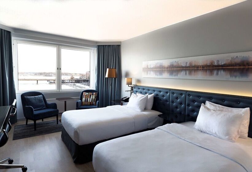 هتل Hilton Helsinki Strand