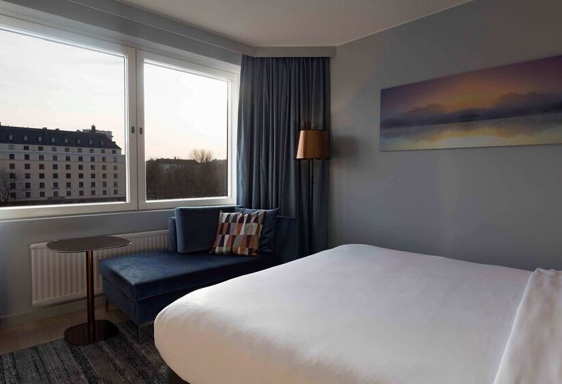 هتل Hilton Helsinki Strand