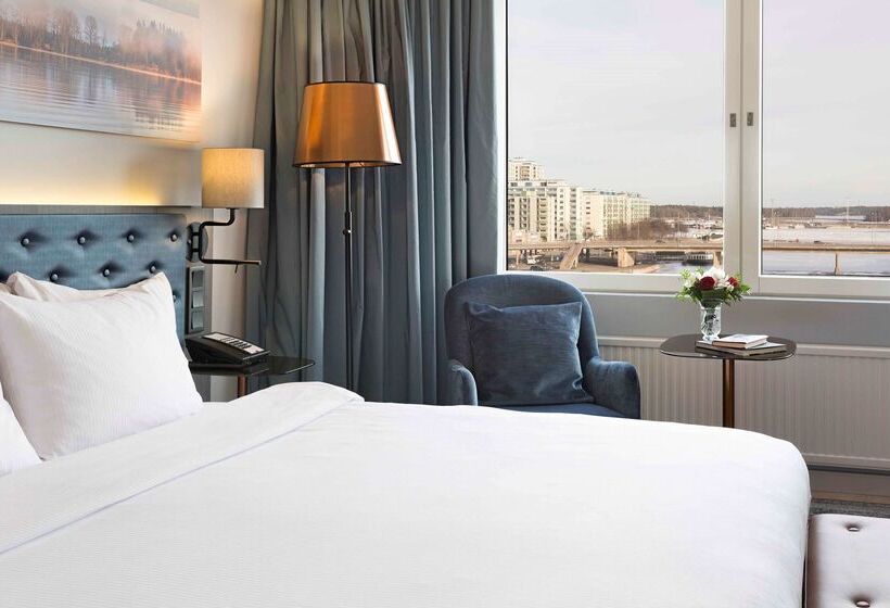 هتل Hilton Helsinki Strand