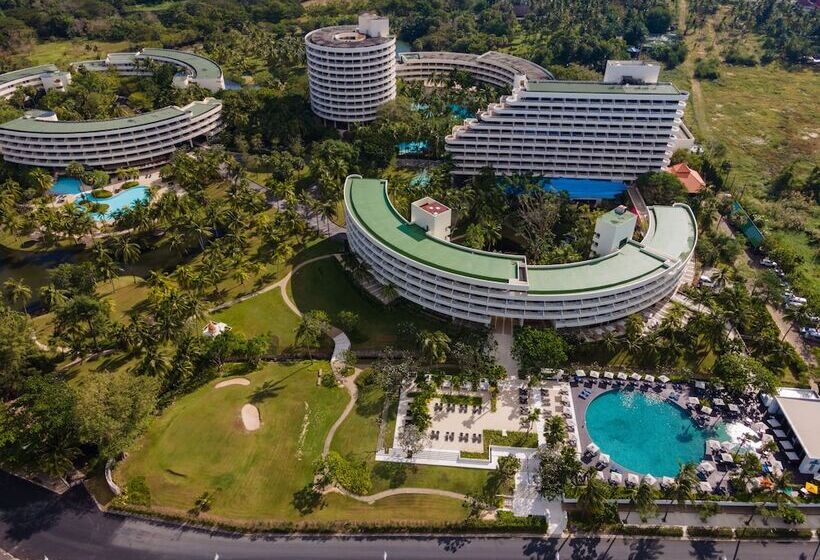 هتل Pullman Phuket Karon Beach Resort