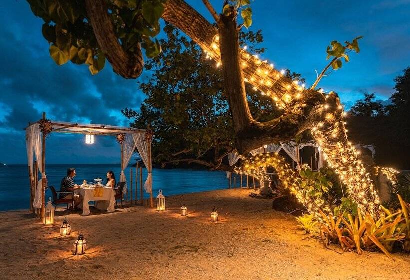 هتل Thavorn Beach Village Resort & Spa Phuket