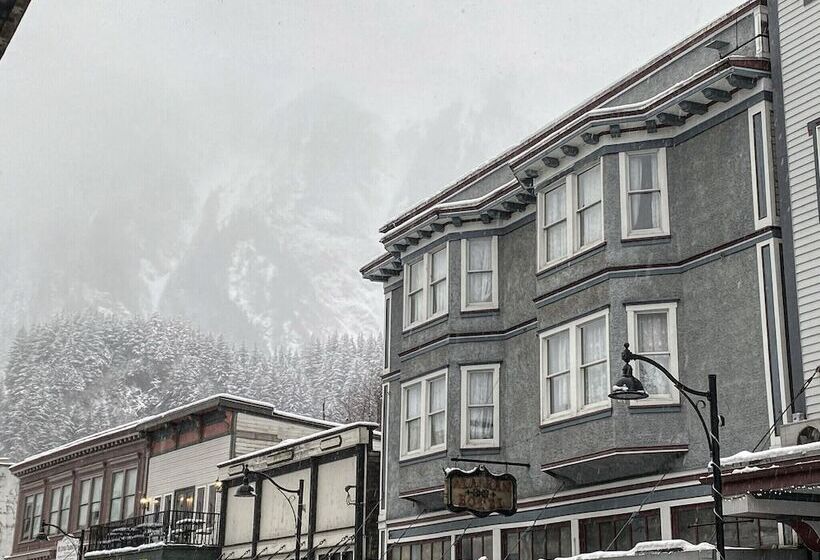 Alaskan Hotel And Bar